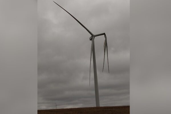 Tuabin gió bị hỏng ở Quận Marshall, Kansas, năm 2023. (Ảnh: Đăng dưới sự cho phép của ông bà Ellen và Bob Koch)