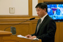 Ông Bốc Đông Vĩ trình bày lời khai của mình tại tòa thị chính thành phố San Francisco vào ngày 06/12/2016. (Ảnh: Zhou Fenglin/The Epoch Times)
