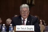 Thẩm phán Terry A. Doughty trình bày trước Ủy ban Tư pháp Thượng viện vào năm 2017. (Ảnh: Thượng nghị sĩ Bill Cassidy/YouTube/Ảnh chụp màn hình)