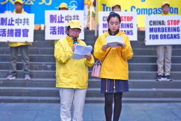 Bà Ngụy Quân, người vừa đào thoát khỏi tỉnh Hắc Long Giang ở Trung Quốc, nói tại một cuộc biểu tình ở Martin Place, Sydney, hôm 14/07/2023.