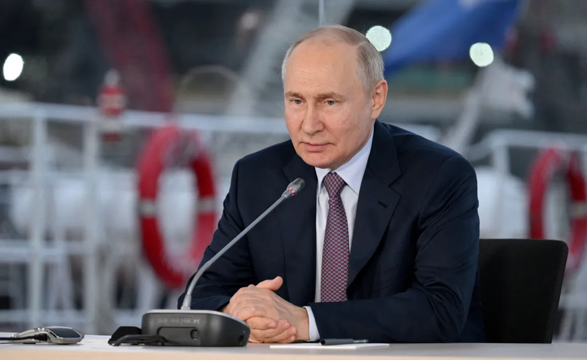 Ông Putin ký dự luật cấm phẫu thuật chuyển giới ở Nga