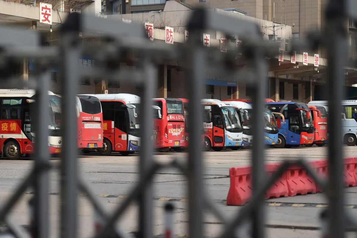 ‘Cửa ngõ phía Nam’ của Bắc Kinh đình chỉ dịch vụ xe buýt cho thấy cuộc khủng hoảng tài chính địa phương