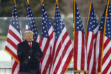 Tổng thống Donald Trump vỗ tay chào đám đông tại cuộc biểu tình “Stop The Steal” (Ngừng Đánh Cắp Cuộc Bầu Cử) ở Hoa Thịnh Đốn vào ngày 06/01/2021. (Ảnh: Tasos Katopodis/Getty Images)