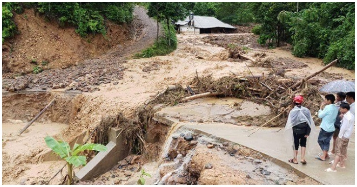 Việt Nam: 7 người thiệt mạng do mưa lớn, cảnh báo lũ quét tại 8 tỉnh phía Bắc