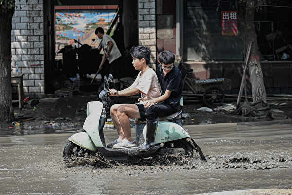 [Trung Quốc] Loạt ảnh: Cảnh hoang tàn ở Trác Châu sau khi lũ rút