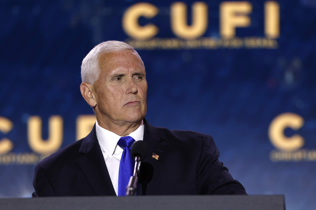 Ứng cử viên tổng thống của Đảng Cộng Hòa, cựu Phó Tổng thống Mike Pence có bài diễn văn tại hội nghị thượng đỉnh của Hiệp hội Cơ Đốc Nhân vì Israel (CUFI) ở Arlington, Virginia, hôm 17/07/2023. (Ảnh: Anna Moneymaker/Getty Images)