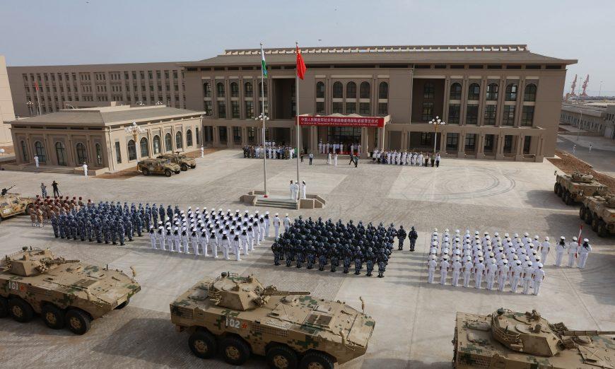 Quân nhân Trung Quốc tham dự lễ khai trương căn cứ quân sự mới của Trung Quốc tại Djibouti vào ngày 01/08/2017. (Ảnh: STR/AFP/Getty Images)