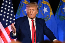 Cựu Tổng thống và là ứng cử viên tổng thống đầy triển vọng của Đảng Cộng Hòa năm 2024 Donald Trump trình bày tại một sự kiện tuyển dụng tình nguyện viên của Đảng Cộng Hòa tại Nhà nguyện Fervent, Calvary, ở Las Vegas, Nevada, hôm 08/07/2023. (Ảnh: Patrick T. Fallon/AFP qua Getty Images)