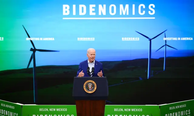 Tổng thống Joe Biden nói chuyện tại một cơ sở sản xuất của Arcosa Wind Towers Inc. ở Belen, New Mexico, hôm 09/08/2023. (Ảnh: Madalina Vasiliu/The Epoch Times)