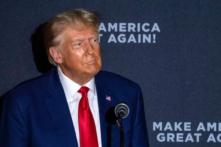 Cựu Tổng thống và là ứng cử viên tổng thống năm 2024 Donald Trump diễn thuyết trong một cuộc vận động tranh cử tại Trường Trung học Windham ở Windham, New Hampshire, hôm 08/08/2023. (Ảnh: Joseph Prezioso/AFP qua Getty Images)