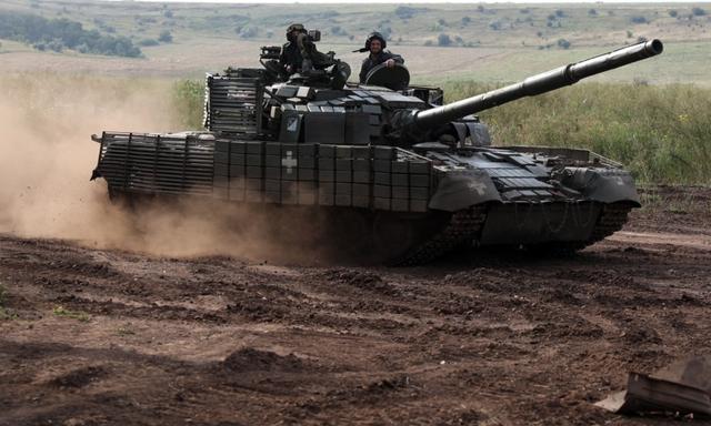 Các thiết giáp quân của Lữ đoàn Cơ giới số 93 “Kholodnyi Yar” tham gia huấn luyện quân sự gần tiền tuyến ở vùng Donetsk, Ukraine, hôm 01/08/2023. (Ảnh: Anatolii Stepanov/AFP qua Getty Images)