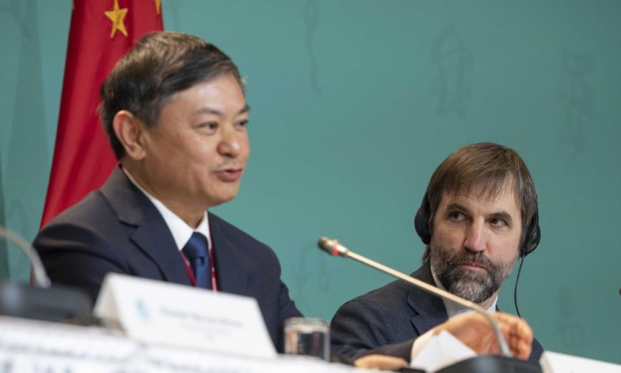 Bộ trưởng Môi trường Canada tham dự hội đồng hợp tác khí hậu tại Bắc Kinh