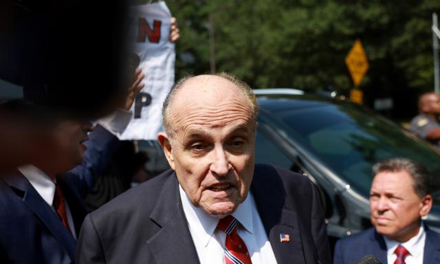 Ông Giuliani ra trình diện tại Nhà tù Quận Fulton trong vụ án bầu cử tại Georgia