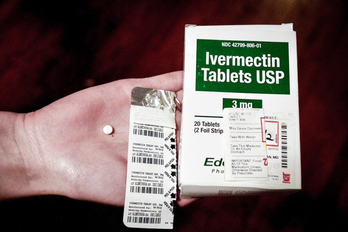 Viên nén ivermectin được đóng gói để dùng cho người bệnh. (Ảnh: Natasha Holt/The Epoch Times)
