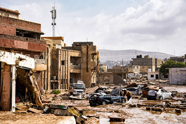 Hôm 11/09, sau cơn bão Daniel, thành phố Derna cách Benghazi khoảng 290km về phía đông, đã bị lũ lụt tàn phá nặng nề. (Ảnh: Văn phòng báo chí của Thủ tướng Libya/AFP)
