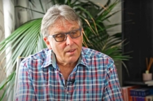 Chủ nhà xuất bản tạp chí tại New Zealand Mykeljon Winckel tin rằng bài viết “Vì Sao Có Nhân Loại” của Đại Sư Lý Hồng Chí là một tiếng gọi đánh thức thế giới. (Ảnh: Chụp màn hình từ video phỏng vấn)