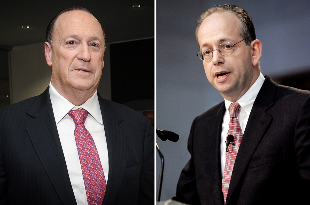 Ông Steven Brill (trái), cựu sáng lập và là người đứng đầu một số tổ chức truyền thông, và ông Gordon Crovitz (phải), cựu giám đốc điều hành của Dow Jones và là chủ báo cũ của The Wall Street Journal, đã cho ra mắt NewsGuard vào tháng 03/2018. (Ảnh: D Dipasupil/Getty cho TIME, Stephen Chernin/Getty Images)