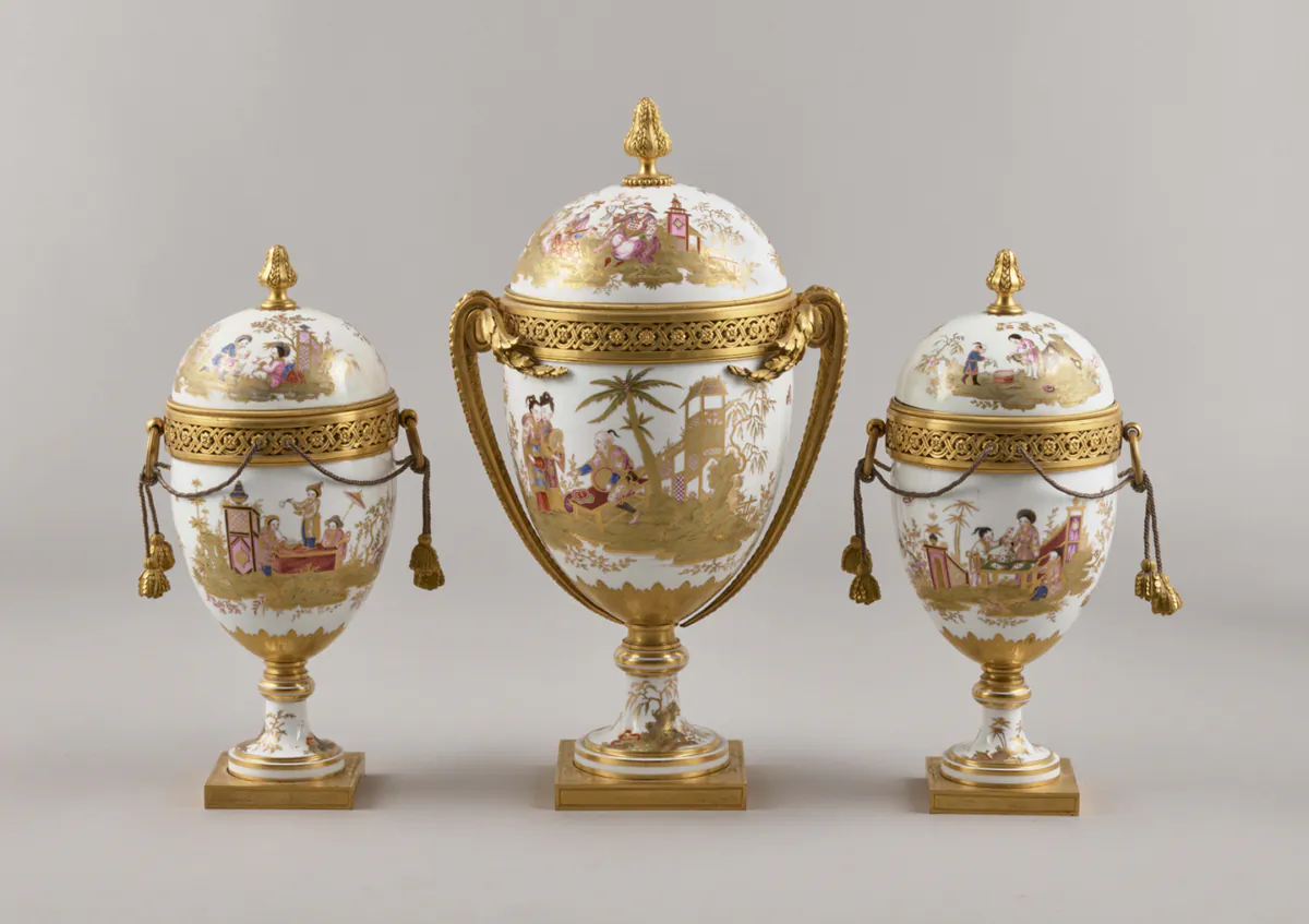 Sang trọng và mang phong vị Trung Hoa: Đồ gốm sứ của Vua Louis XVI trong Cung điện Versailles