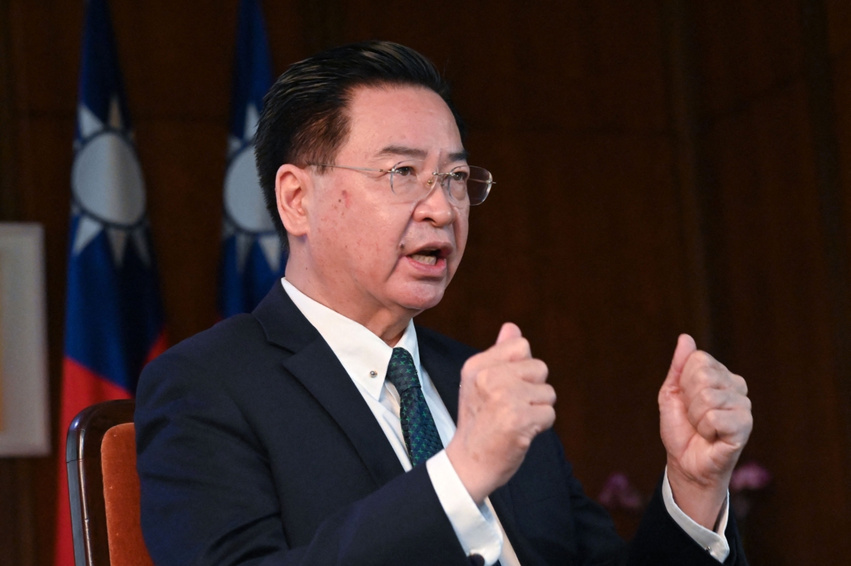 Ngoại trưởng Đài Loan Ngô Chiêu Nhiếp nói trong một cuộc phỏng vấn với hãng thông tấn AFP tại Bộ Ngoại giao ở Đài Bắc hôm 02/08/2023. (Ảnh: Sam Yeh/AFP qua Getty Images)