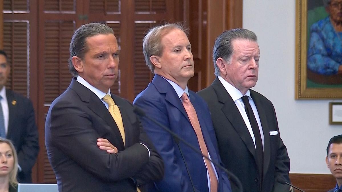 Tổng Chưởng lý Texas Ken Paxton được tuyên trắng án về 16 điều khoản đàn hặc
