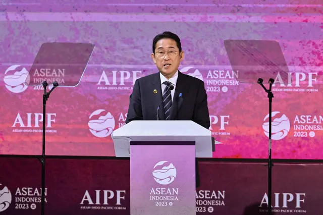 Thủ tướng Nhật Bản Fumio Kishida nói trong Diễn đàn ASEAN-Ấn Độ Dương Thái Bình Dương (AIPF) trong khuôn khổ Hội nghị thượng đỉnh ASEAN lần thứ 43 tại Jakarta vào ngày 06/09/2023. (Ảnh: Adek Berry/Pool/AFP qua Getty Images)