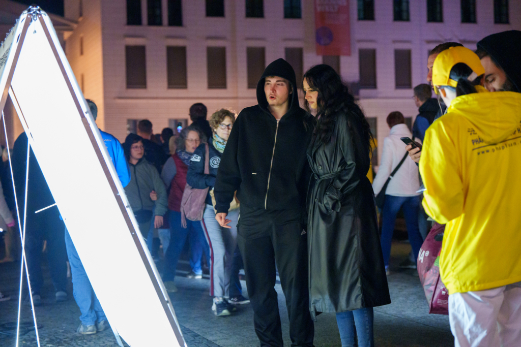 Đức: Pháp Luân Công nổi bật tại Lễ hội Ánh sáng Berlin