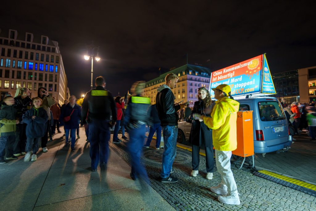 Đức: Pháp Luân Công nổi bật tại Lễ hội Ánh sáng Berlin