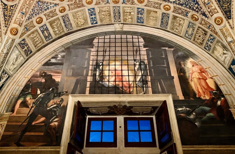 Bức “Thiên sứ giải cứu Thánh Peter khỏi nhà tù” (St. Peter delivered from prison）trong dãy phòng của Raphael, Bảo tàng Vatican. (Ảnh: S.YANG cung cấp)