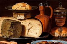 Bà Clara Peeters là một họa sĩ nổi danh ở Hà Lan vào thế kỷ 17, được biết đến với những bức tranh tĩnh vật. Tác phẩm “Still Life With Cheeses, Almonds and Pretzels” (Tranh tĩnh vật với phô mai, hạnh nhân và bánh pretzel) của nữ họa sĩ Clara Peeters, vẽ khoảng năm 1615. Tranh sơn dầu trên bảng gỗ sồi. Kích thước: 13.6 inch x 19.5 inch. Bảo tàng Nghệ thuật Maurice House ở The Hague, Amsterdam. (Ảnh: Tài liệu công cộng)