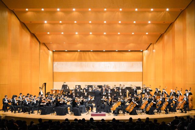 Tại buổi biểu diễn bán hết vé của Dàn nhạc Giao hưởng Shen Yun tại Trung tâm Nghệ thuật Biểu diễn Tân Trúc, Đài Loan, ngày 02/10/2019. (Gong Anni/The Epoch Times)