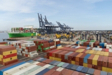 Các container vận chuyển tại cảng Felixstowe ở Suffolk, Anh quốc, hôm 21/08/2022. (Ảnh: Joe Giddens/PA Media)