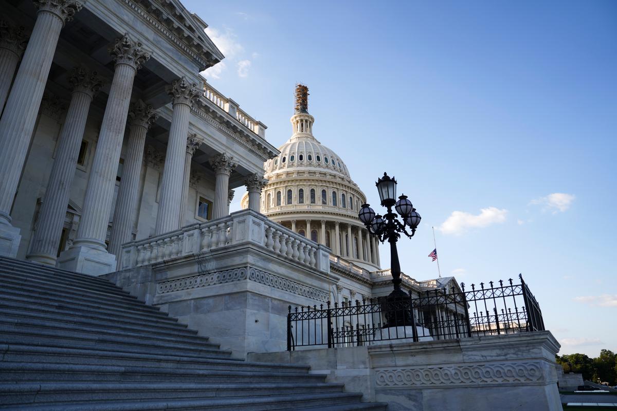 Hạ viện, Thượng viện Hoa Kỳ sẵn sàng tranh chấp về tài trợ cho Ukraine và Israel