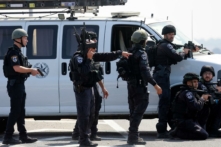 Các lực lượng an ninh Israel tham gia vào một chiến dịch truy lùng những người làm mật thám cho Hamas gần Ashkelon, Israel, hôm 08/10/2023. (Ảnh: Menahem Kahana/AFP qua Getty Images)