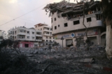 Các tòa nhà bị hư hại do cuộc không kích của Israel vào thành phố Gaza, Gaza, hôm 09/10/2023. (Ảnh: Ahmad Hasaballah/Getty Images)