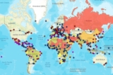 Một bản đồ của Bộ Ngoại giao hiển thị các cảnh báo đi lại trên toàn thế giới. Các quốc gia được đánh dấu màu đỏ sẫm là những nơi mà người Mỹ không nên đi tới. (Ảnh: Bộ Ngoại giao Hoa Kỳ/Ảnh chụp màn hình qua The Epoch Times)