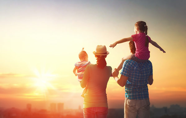 Một gia đình hạnh phúc. (Ảnh: Shutterstock）