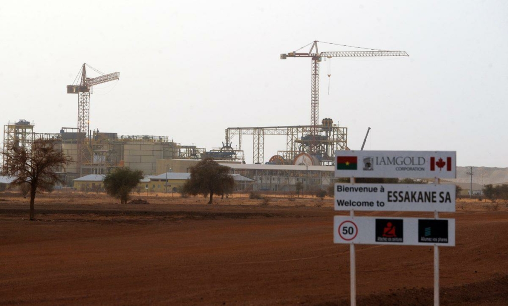 Toàn cảnh công trường xây dựng của mỏ vàng Essakane ở Essakane, Burkina Faso, trong một bức ảnh tài liệu. Đây là một trong bốn mỏ đang hoạt động của công ty khai thác vàng Iamgold của Canada. (Ảnh: Issouf Sanogo/AFP/Getty Images)
