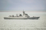 Một khu trục hạm hỏa tiễn dẫn đường lớp Lữ Dương của Hải quân Quân Giải phóng Nhân dân Trung Quốc rời eo biển Torres và tiến vào Biển San hô vào ngày 18/02/2022. (Ảnh: Được cung cấp/Bộ Quốc phòng Australia)
