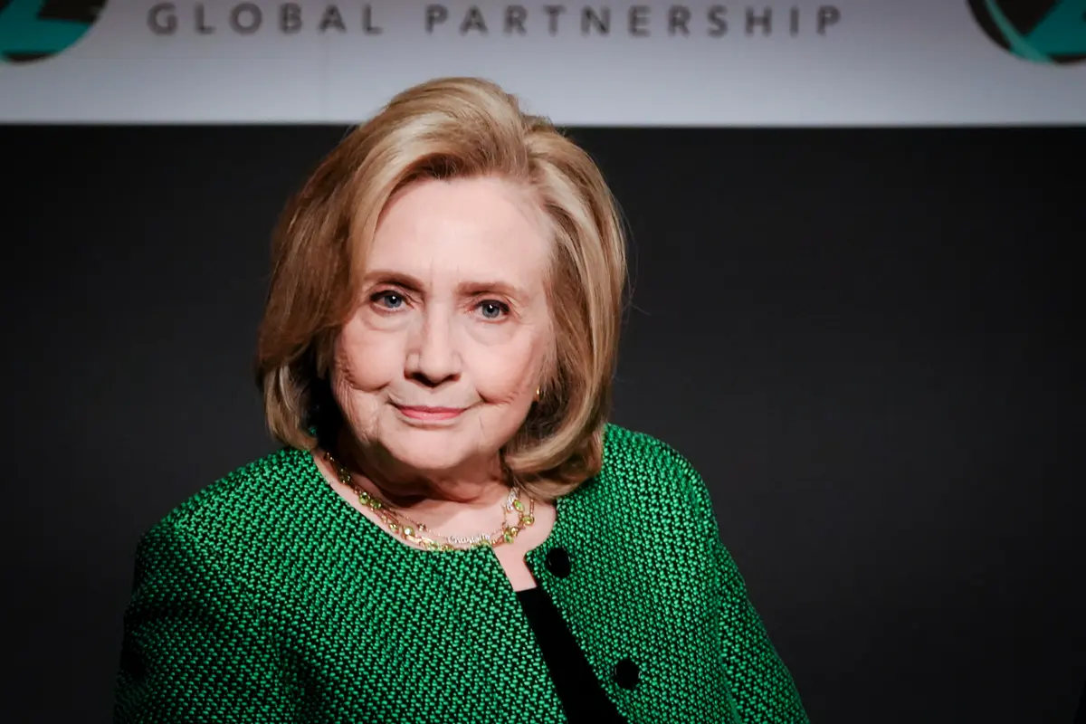 Cựu Ngoại trưởng Hoa Kỳ Hillary Clinton nói trong một hội thảo tại Lễ hội Tiếng nói Quan trọng Toàn cầu ở Hoa Thịnh Đốn hôm 05/05/2023. (Ảnh: Madalina Vasiliu/The Epoch Times)