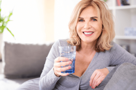 Mối liên hệ bất ngờ giữa uống nước và đột quỵ: Cách uống nước giúp tối ưu sức khỏe