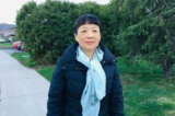 Bà Trương Thiên Khiếu (Michelle Zhang), một học viên Pháp Luân Công định cư tại Toronto, chụp ảnh hôm 19/04/2023. Bà Trương và gia đình đã từng bị Đảng Cộng sản Trung Quốc bức hại nhiều năm. (Ảnh: Michelle Hu/The Epoch Times)