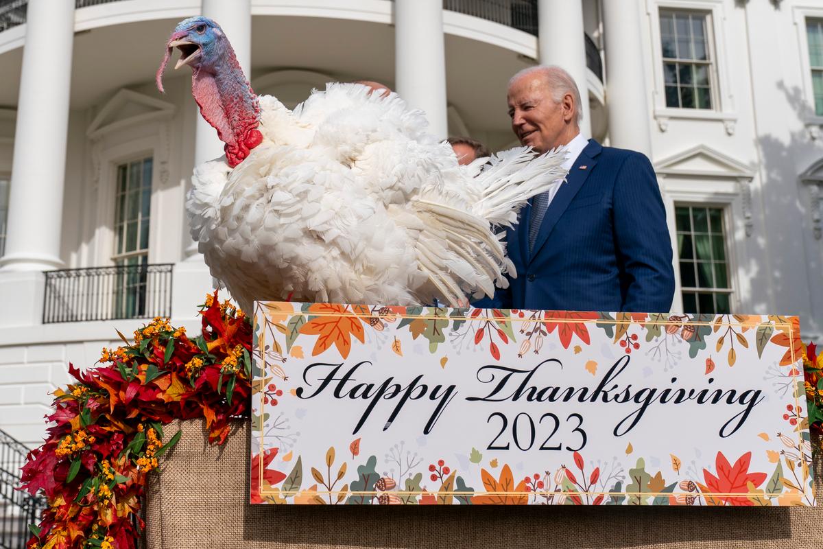 Đánh dấu sinh nhật lần thứ 81, Tổng thống Biden ân xá gà tây trong dịp Lễ Tạ Ơn