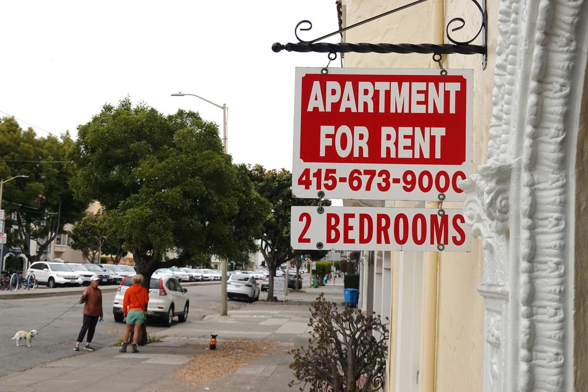 Một tấm biển được đặt trước một tòa nhà chung cư có phòng cho thuê ở San Francisco hôm 09/06/2023. (Ảnh: Justin Sullivan/Getty Images)