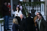 Tổng thống Joe Biden, cùng Đệ nhất Phu nhân Jill Biden bước xuống đường chào mọi người sau khi trình bày về việc thả con tin từ Gaza ở Nantucket, Massachusett, hôm 24/11/2023. (Ảnh: Brendan Smialowski/AFP qua Getty Images)