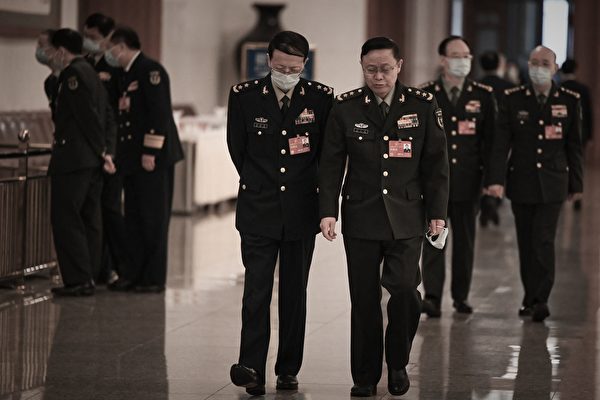 Ảnh chụp đại biểu quân đội của Đảng Cộng sản Trung Quốc tham dự phiên họp Lưỡng hội ngày 11/03/2023. (Ảnh: Greg Baker/AFP)