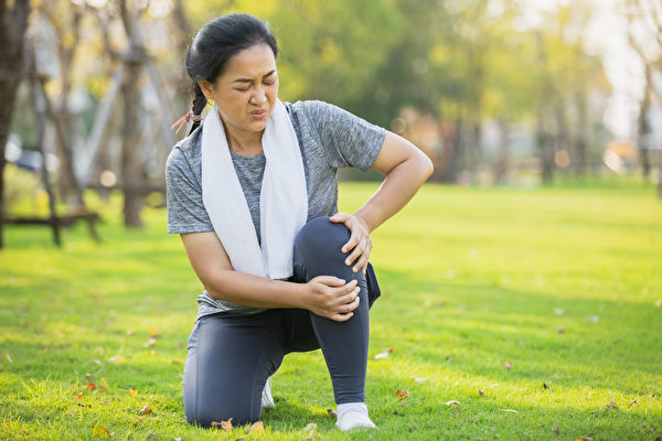 Một trong những cách hiệu quả nhất để ngăn ngừa đau khớp là duy trì vận động vừa phải. (Ảnh: Shutterstock)
