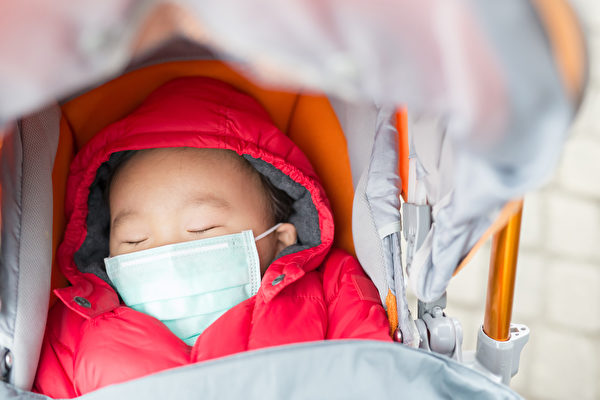 Hô hấp qua khẩu trang làm suy yếu luồng không khí lạnh, khiến không khí bạn hít vào tương đối ấm. (Ảnh: Shutterstock)