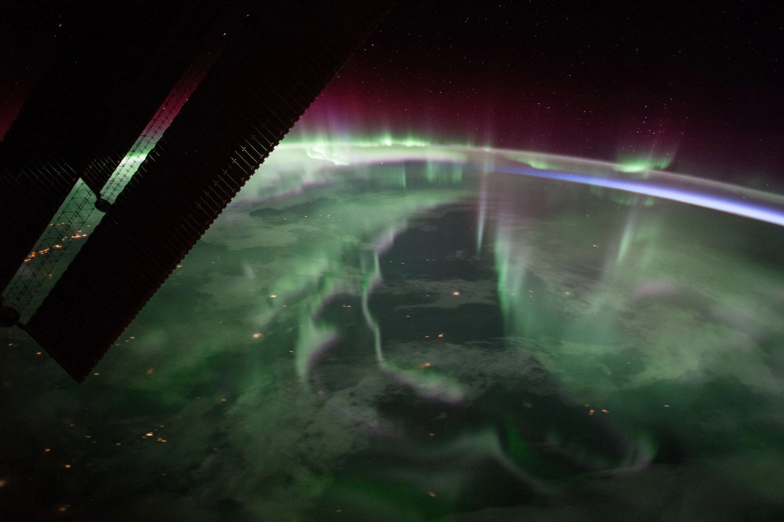 Các phi hành gia chụp cảnh cực quang trên Canada từ Trạm vũ trụ quốc tế vào ngày 15/09/2017. (Ảnh: NASA)