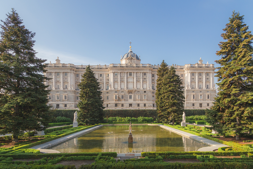Cung điện Hoàng gia ở Madrid. (Ảnh: Stephen Bridger/ Shutterstock)