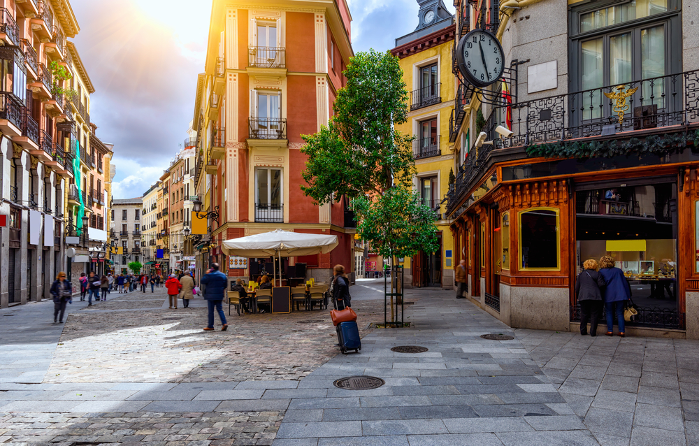 Đường phố ở khu phố cổ Madrid, Madrid. (Ảnh: Catarina Belova/Shutterstock)